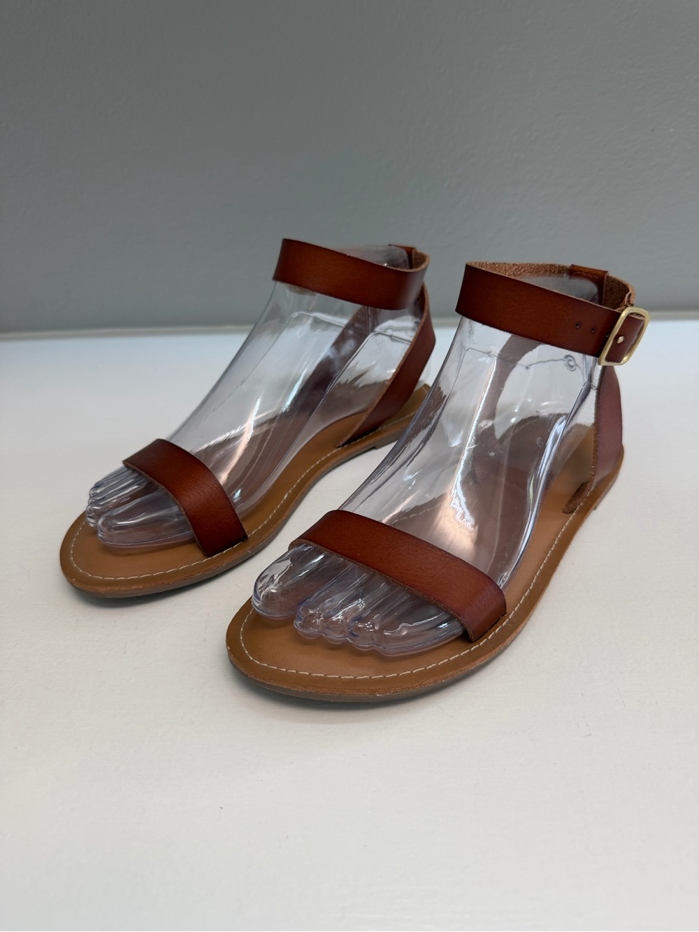 OLD NAVY Women's Brown Ankle-Strap Leather Sandals - Picture 2 of 6